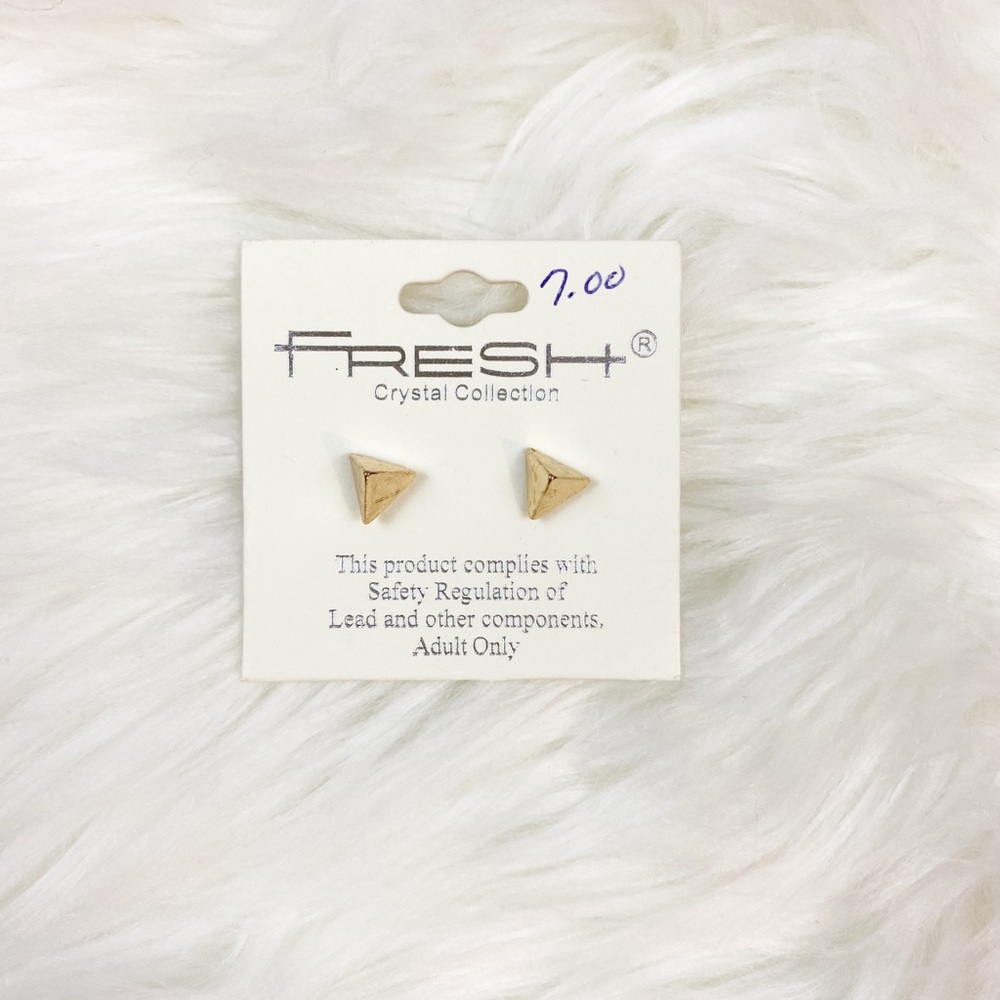 💕Gold Tone Triangle Pyramid EarringsStud NWT